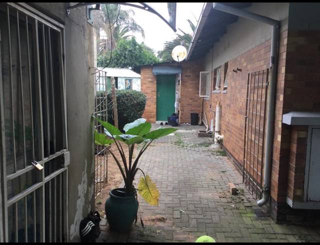 3 BEDROOM HOUSE FOR SALE IN KEW